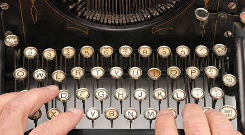 gammeldags skrivemaskine